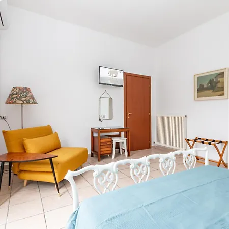 Borghi Modern With Balcony דירה קומו