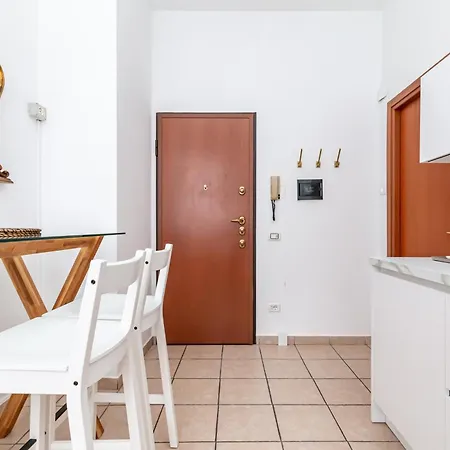 Borghi Modern With Balcony Apartmán Como